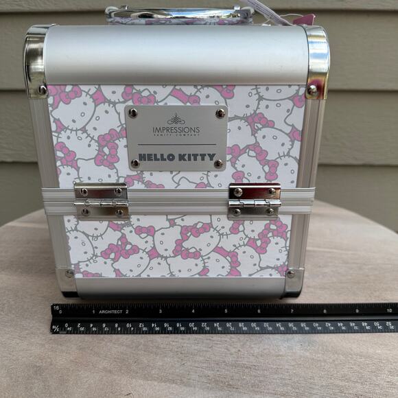 Sanrio Hello Kitty x Impressions Vanity SlayCube White Makeup Travel Case NEW - Picture 2 of 16